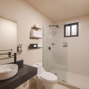 Deluxe Studio